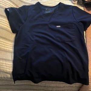 FIGS Women’s Navy One Pocket Top